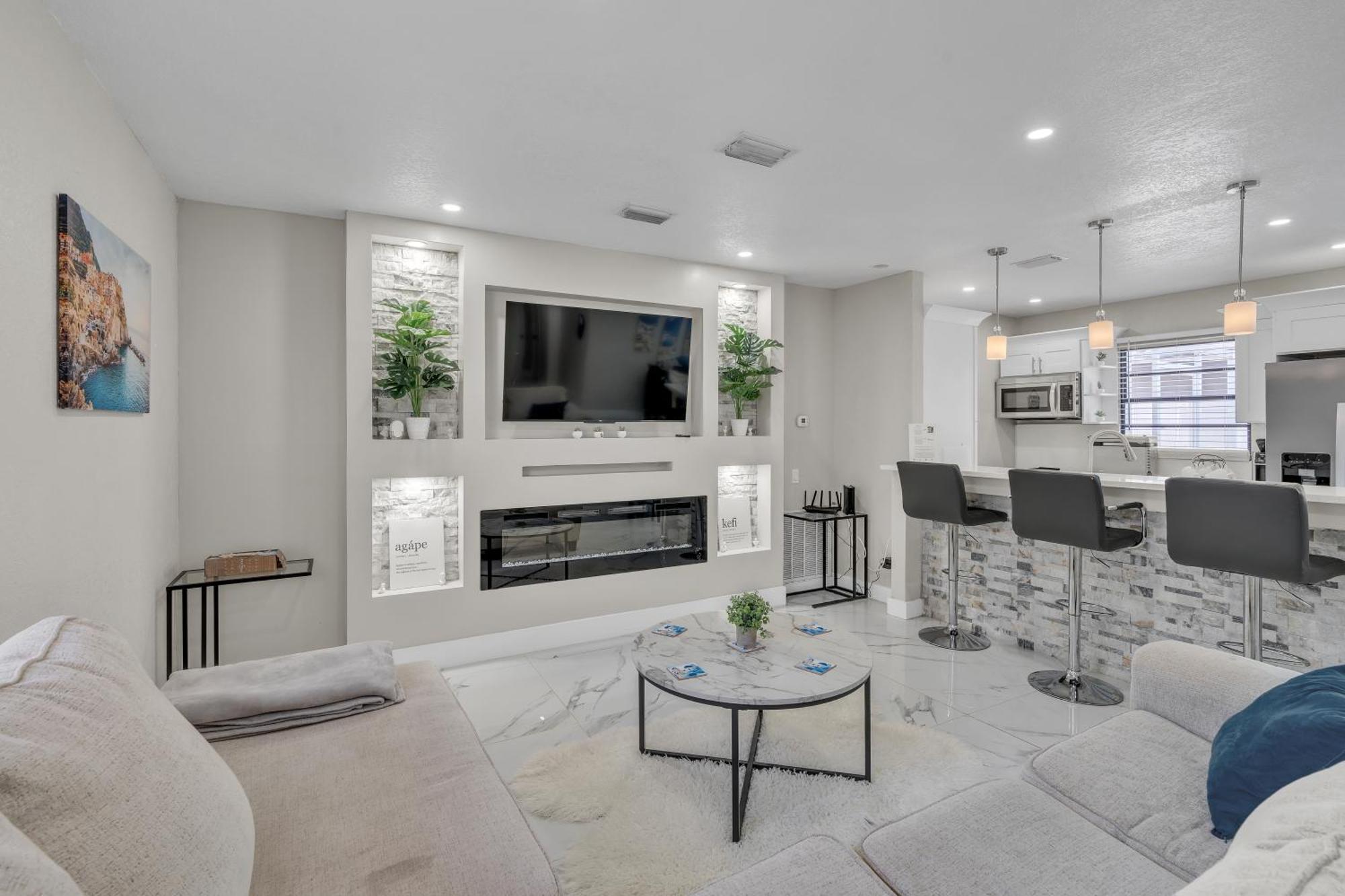 Stunning Modern Home In Tampa With Pool - Just 5 Minutes From Airport! Exteriér fotografie